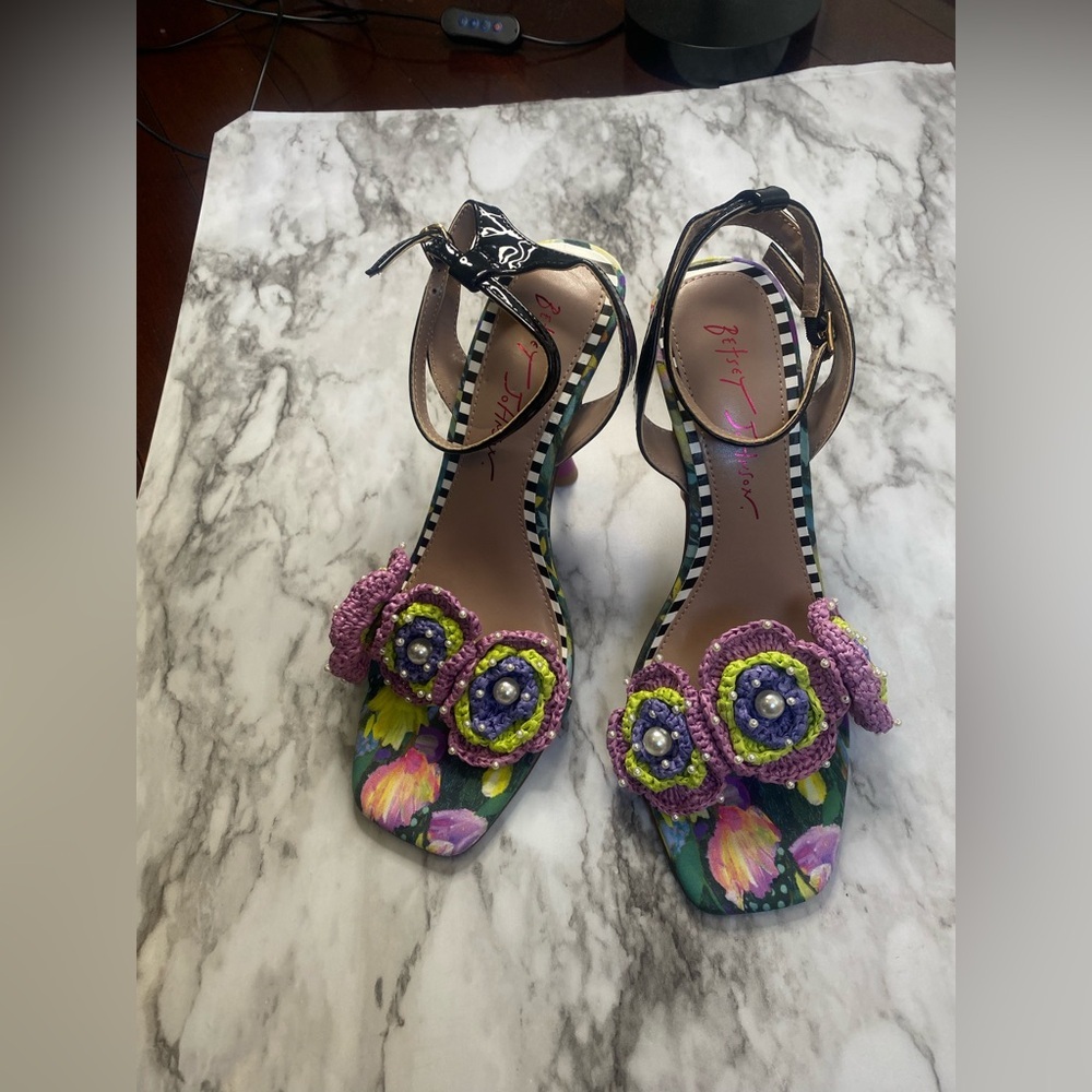 New Betsey Johnson Women Ainsleyy Heeled Sandal - Picture 8 of 15
